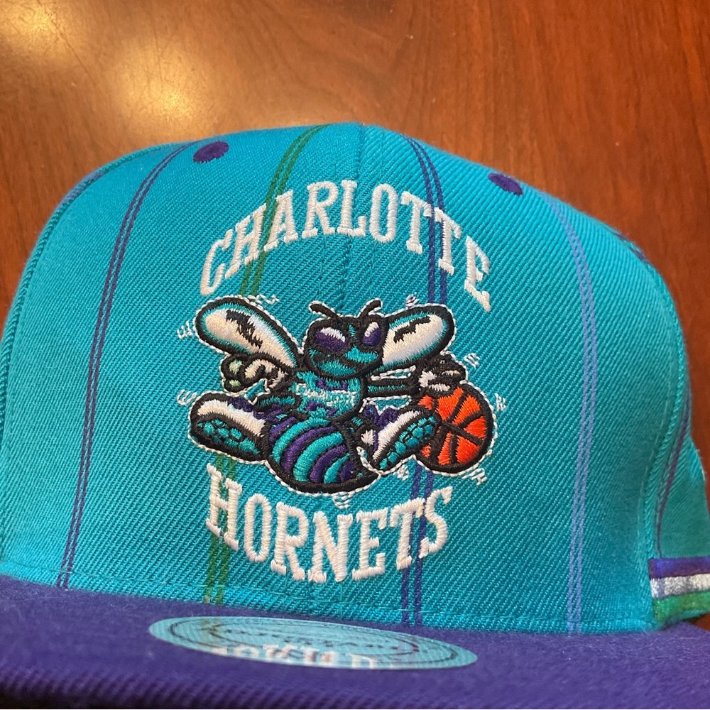 Mitchell & Ness - Never been Worn Throwback Hornets Cap. Size OS